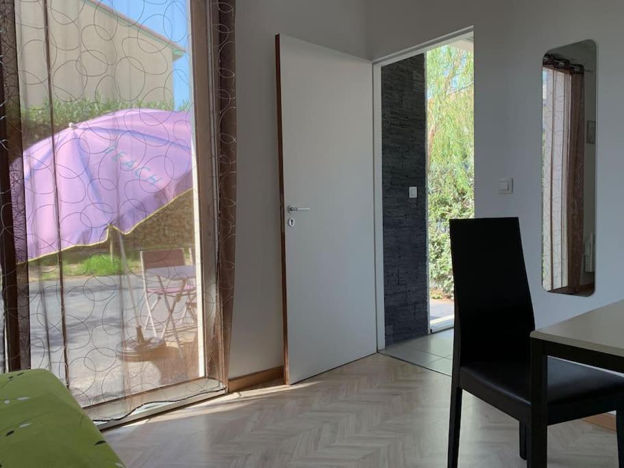 T2 Dans Plain-pied Avec Parking Prive Apartment *